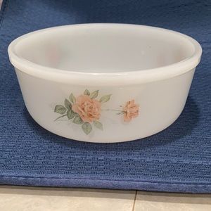 Vintage, 70s, hard to find Arcopal France pink roses, milk glass bowl